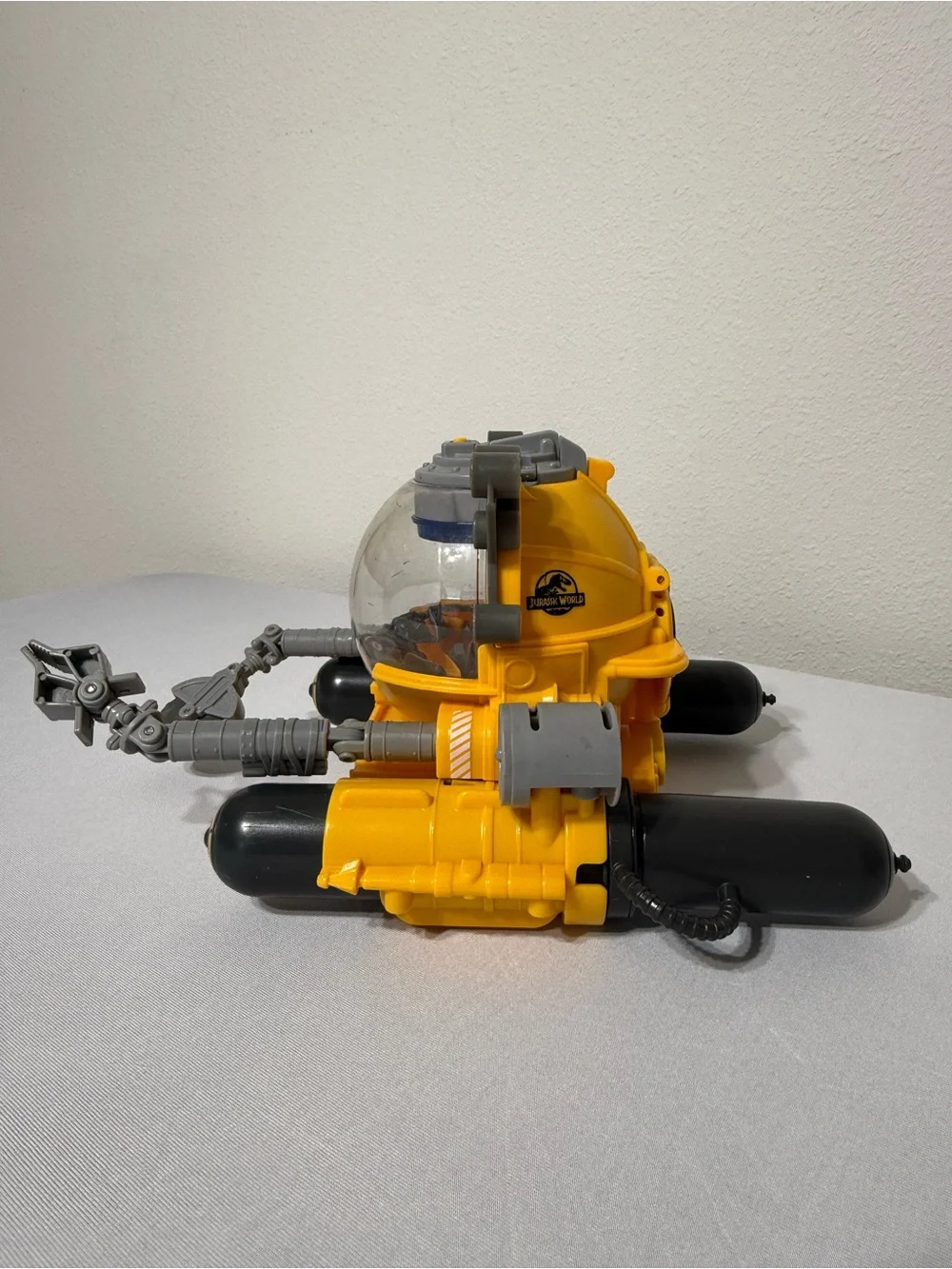 Mattel Jurassic World Deep Dive Submarine Vehicle Toy with Working Lights 2017
